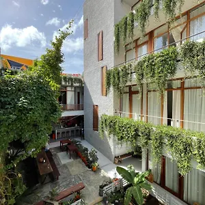 https://casa-de-poco-guest-house-and-gallery.cape-verdehotels.com