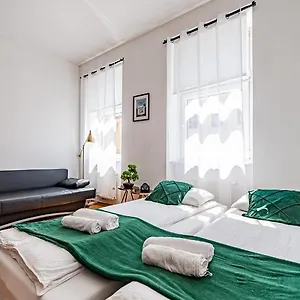 elinopoly-apartment.vienna-besthotels.com/